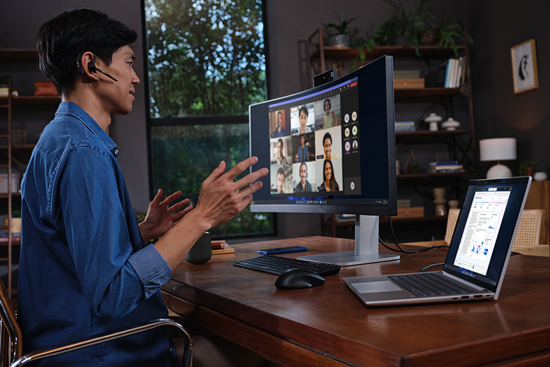 HP EliteBook 8 G1a 16 – Produkt in Nutzung – Telefonkonferenz_1 
