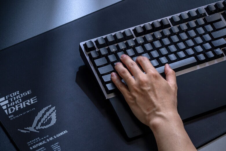 ASUS ROG Azoth 96 HE Gaming Tastatur_10