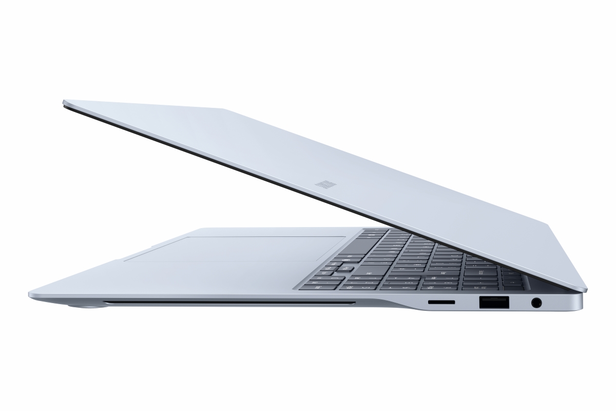 Bild von Samsung Galaxy Book Edge 15,6 - 15,6 Zoll 8CX CPU 256 GB SSD 16 GB RAM W11H Icy Blue